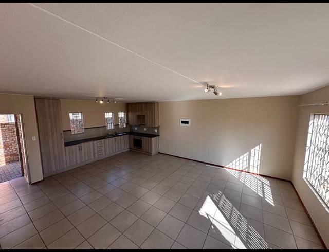 3 BEDROOM TOWNHOUSE FOR SALE IN THERESAPARK